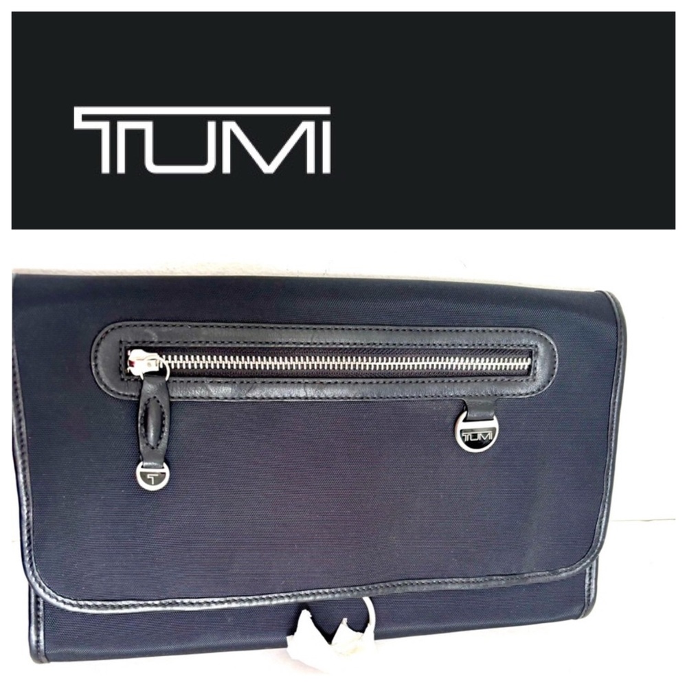 NWOT Tumi Travel Pouch